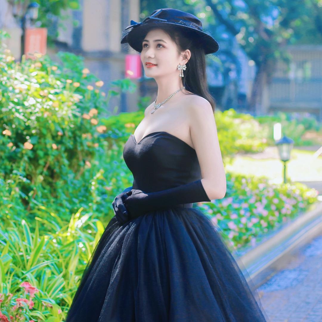 艾拉不会啦啦啦