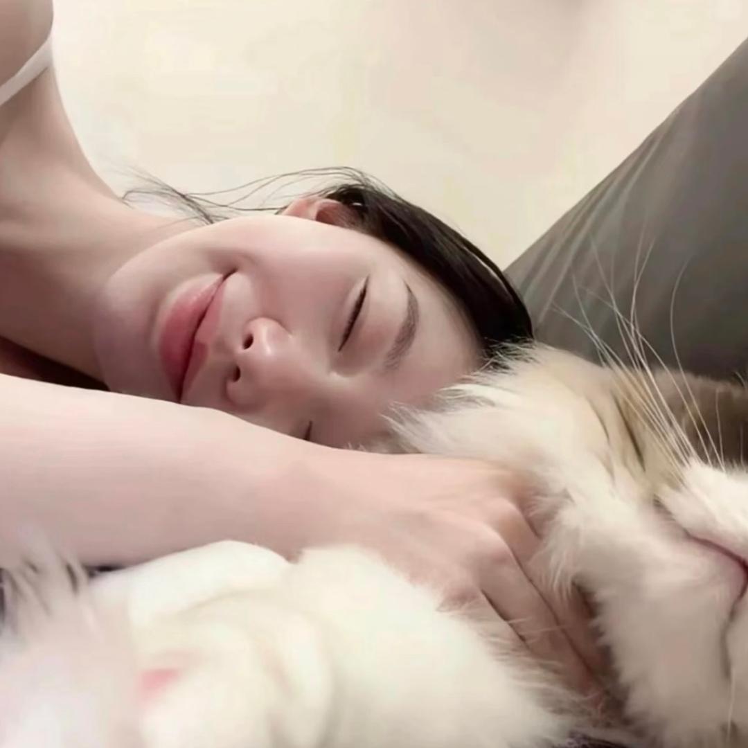 小小何