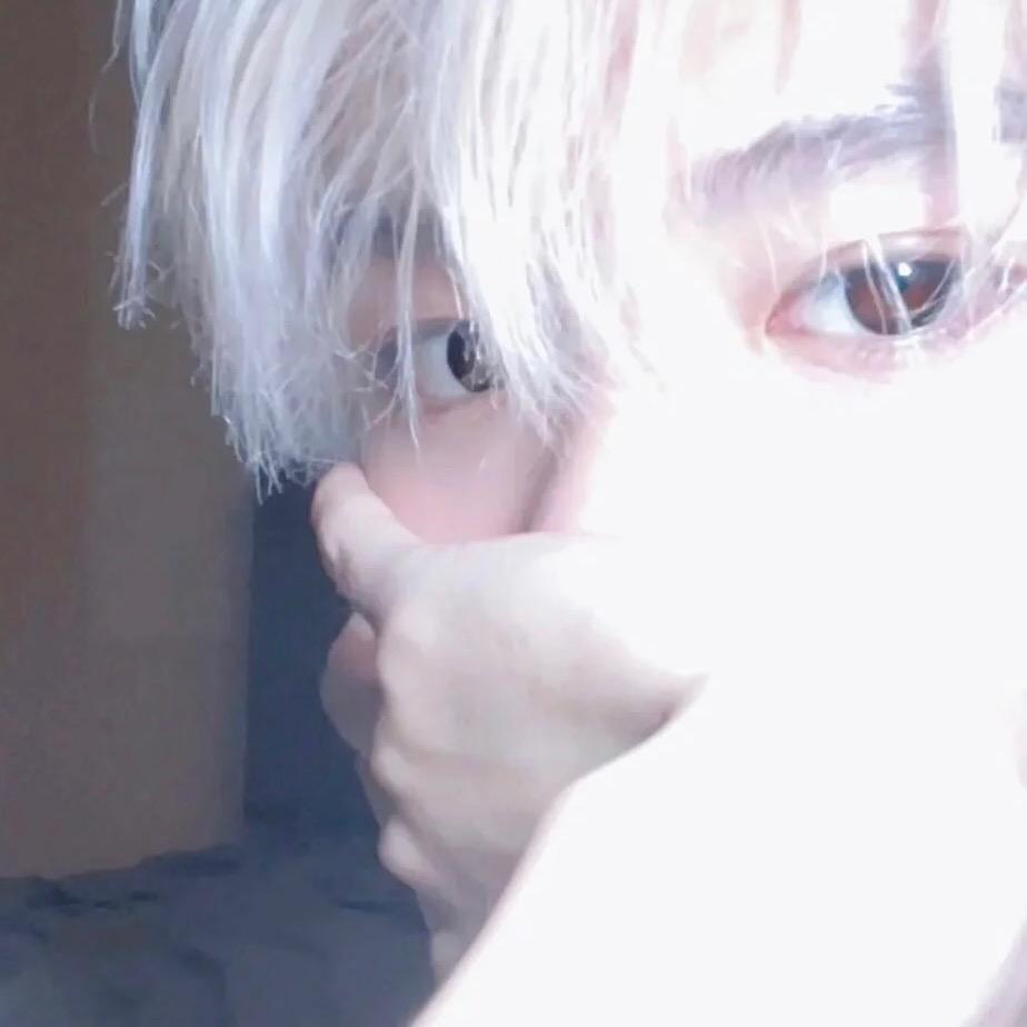 伍月柒•