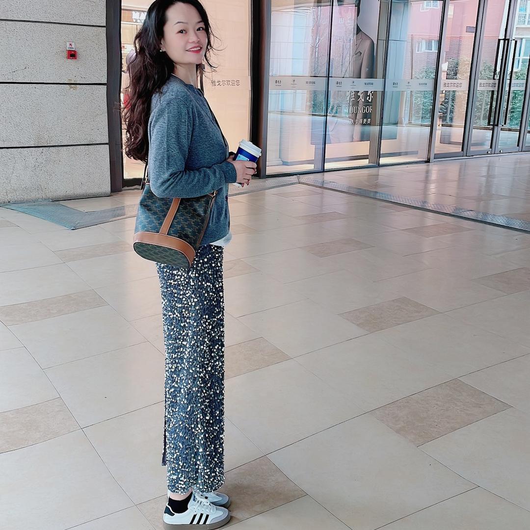 沣东新城芊伊袖服装服饰店