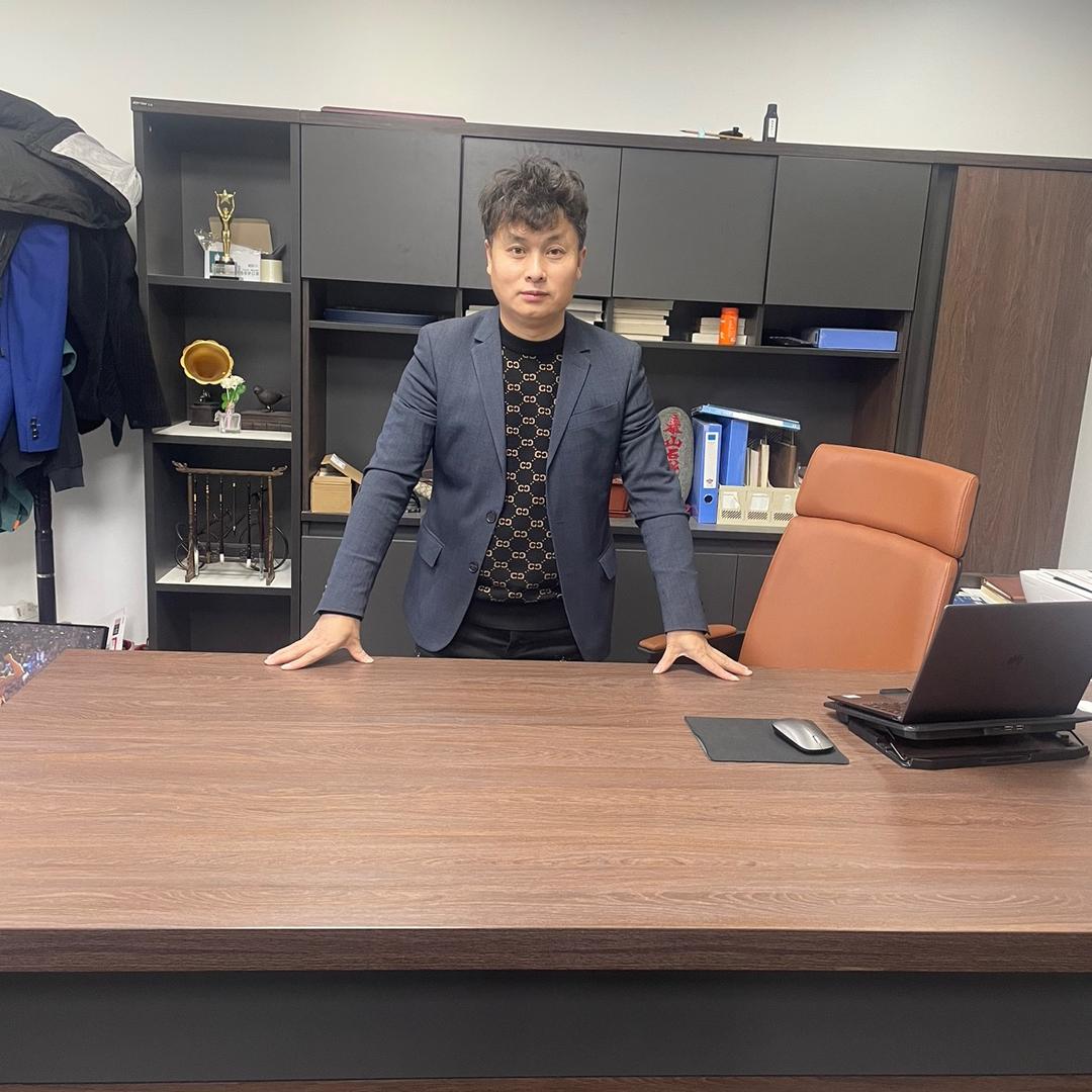 蓝精灵箱包有限公司