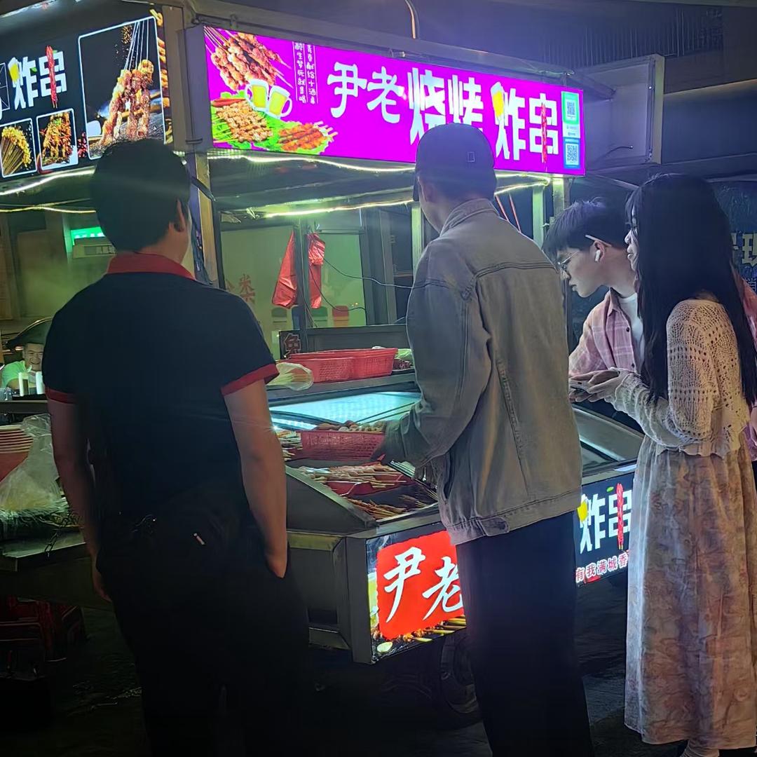 尹老烧烤炸串一一宝妈