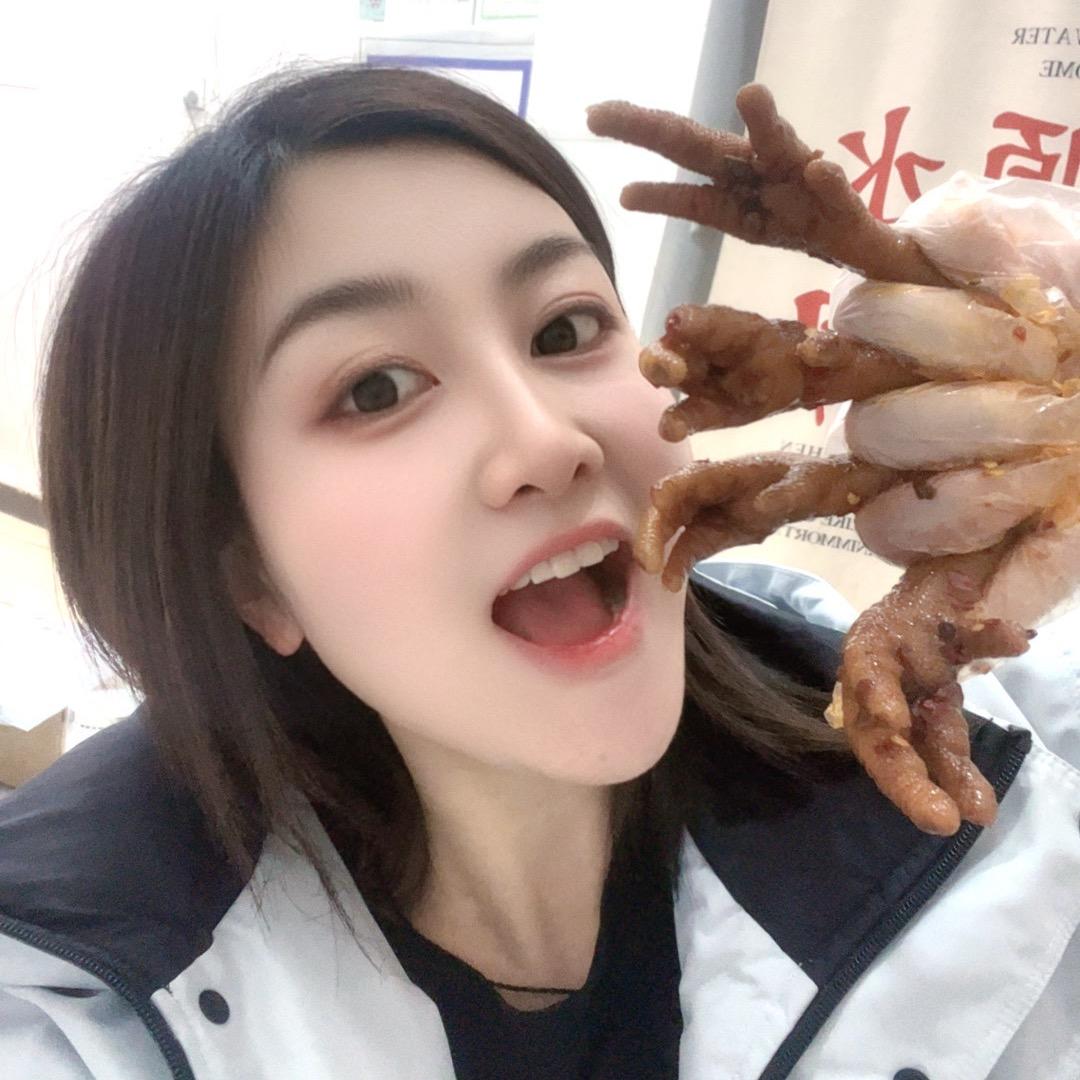 卖凤爪小海鲜的果娘