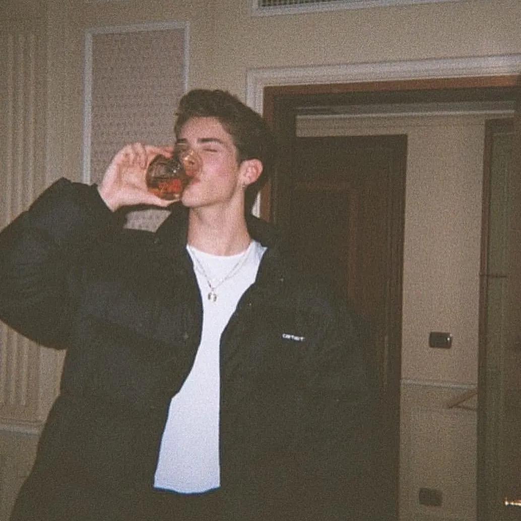 小谭不愿再社交