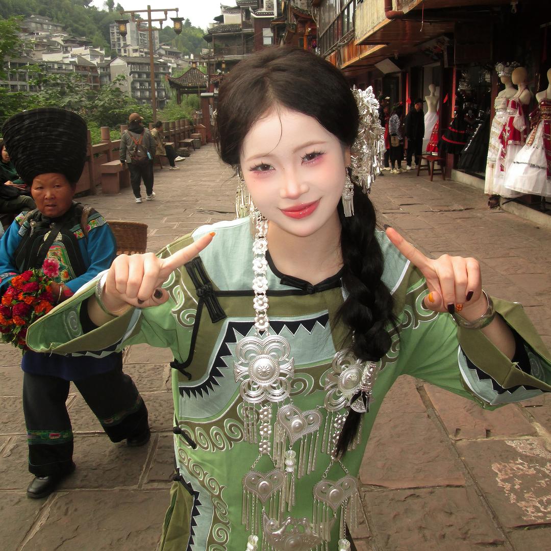 凤凰古城拍了个照写真馆