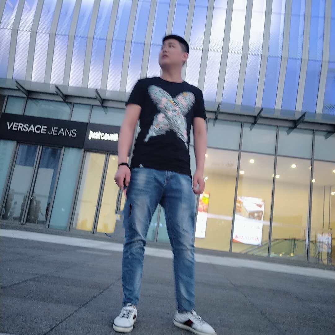 🚬李某人。