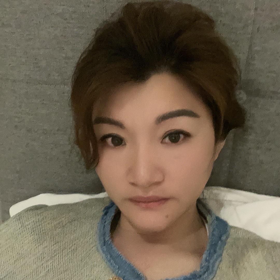 英子
