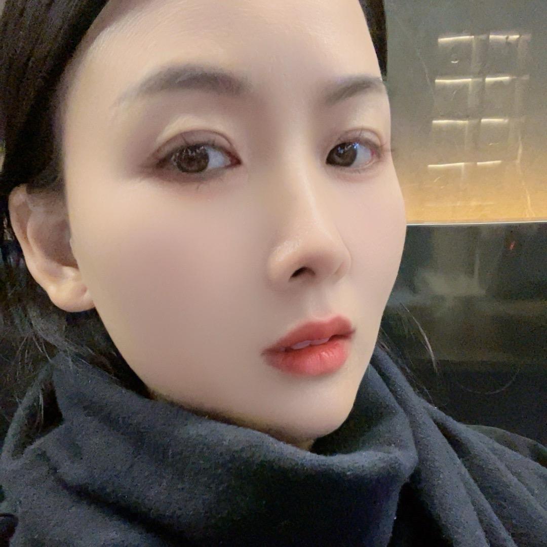 Cynthia静