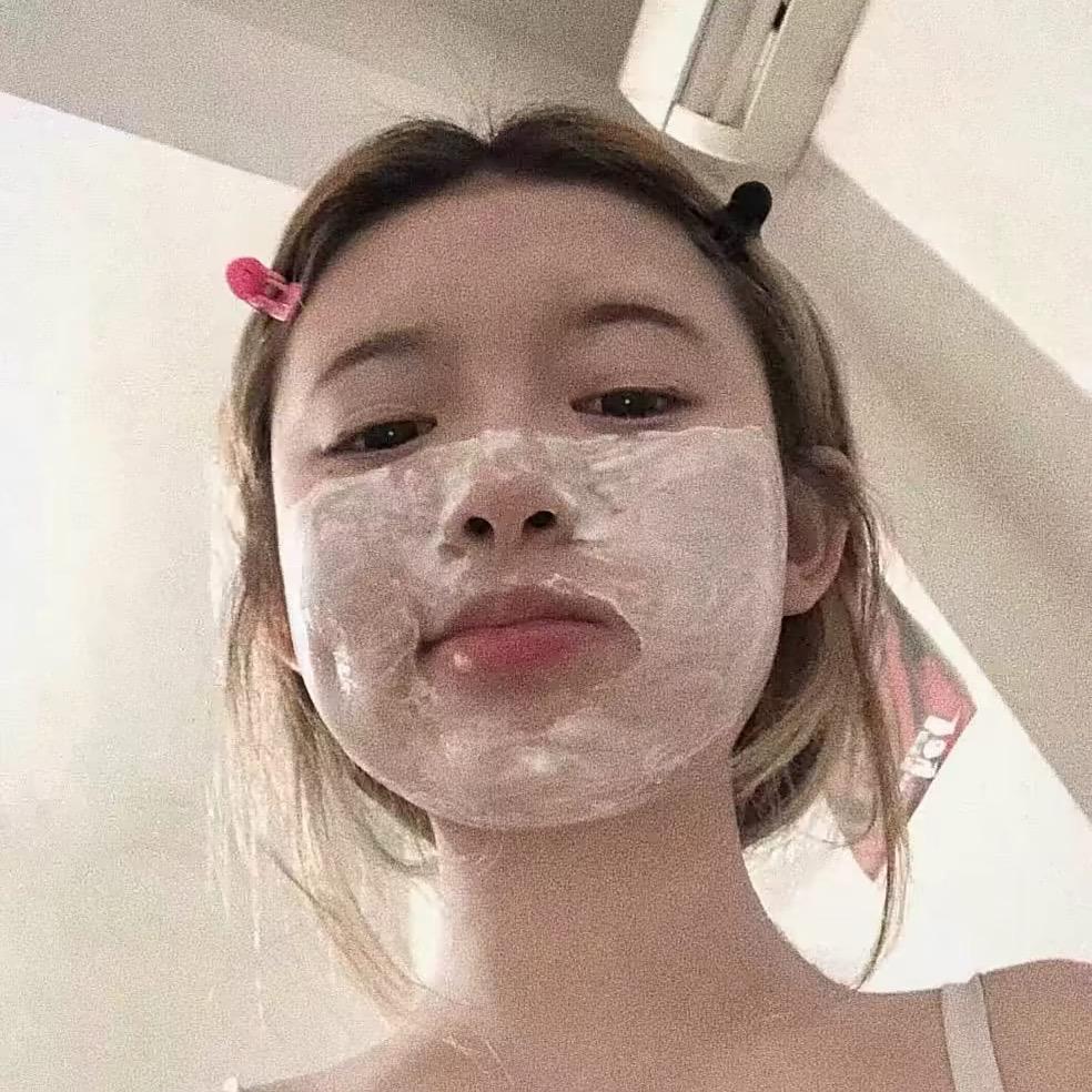依依.
