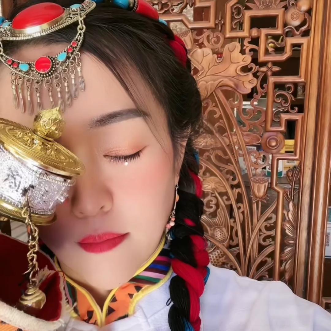 是董小姐呀