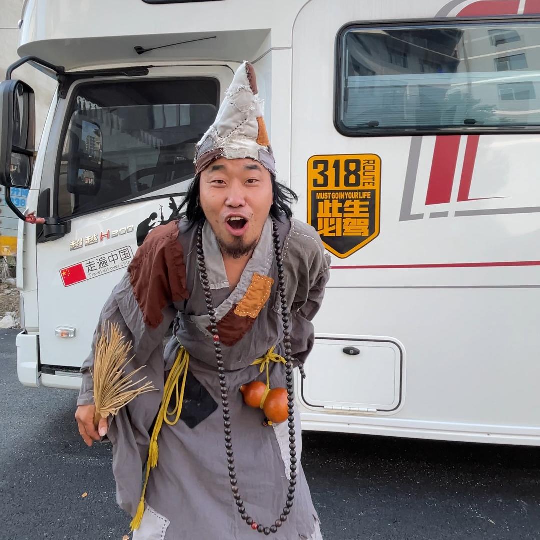 济公胶水哥的房车摆摊生活@抖音