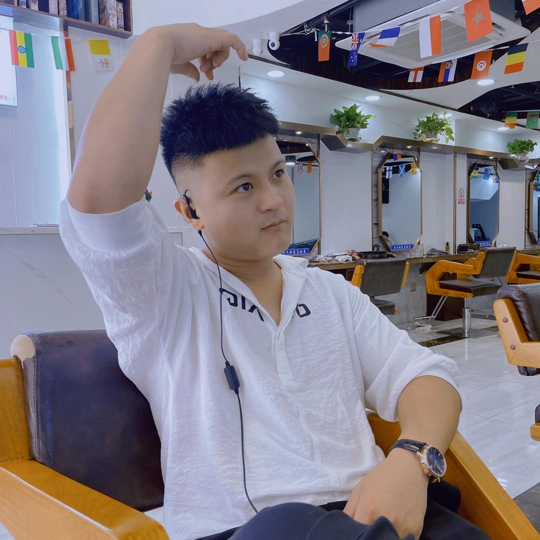 阿伟很优秀