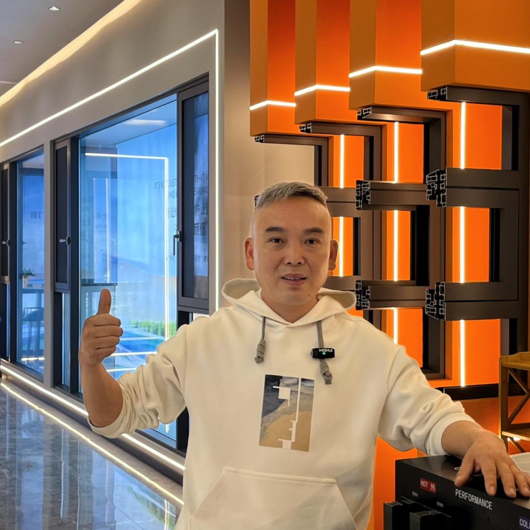 泸州张哥栏杆门窗厂
