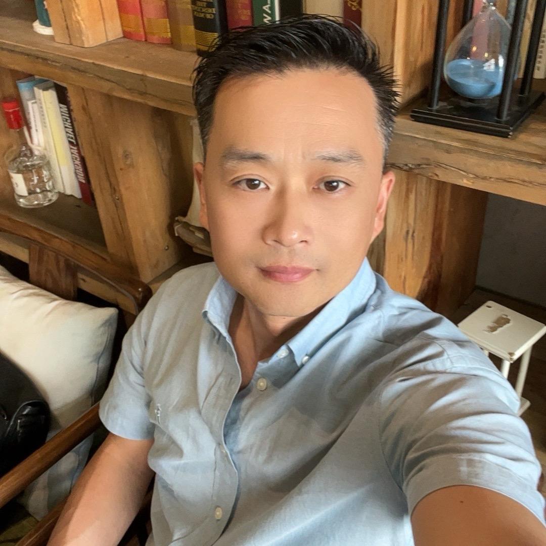 被迫营业的男人