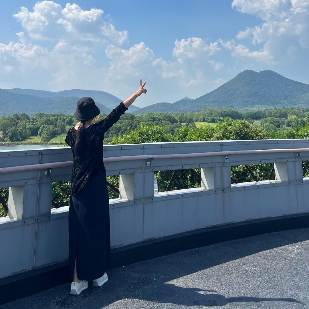 自来卷的老阿姨