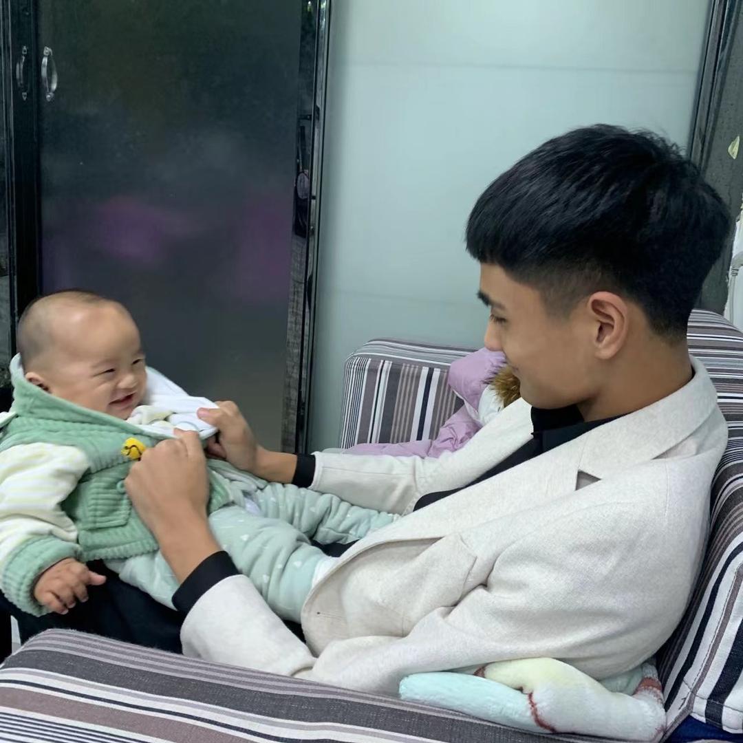 👨‍👩‍👦