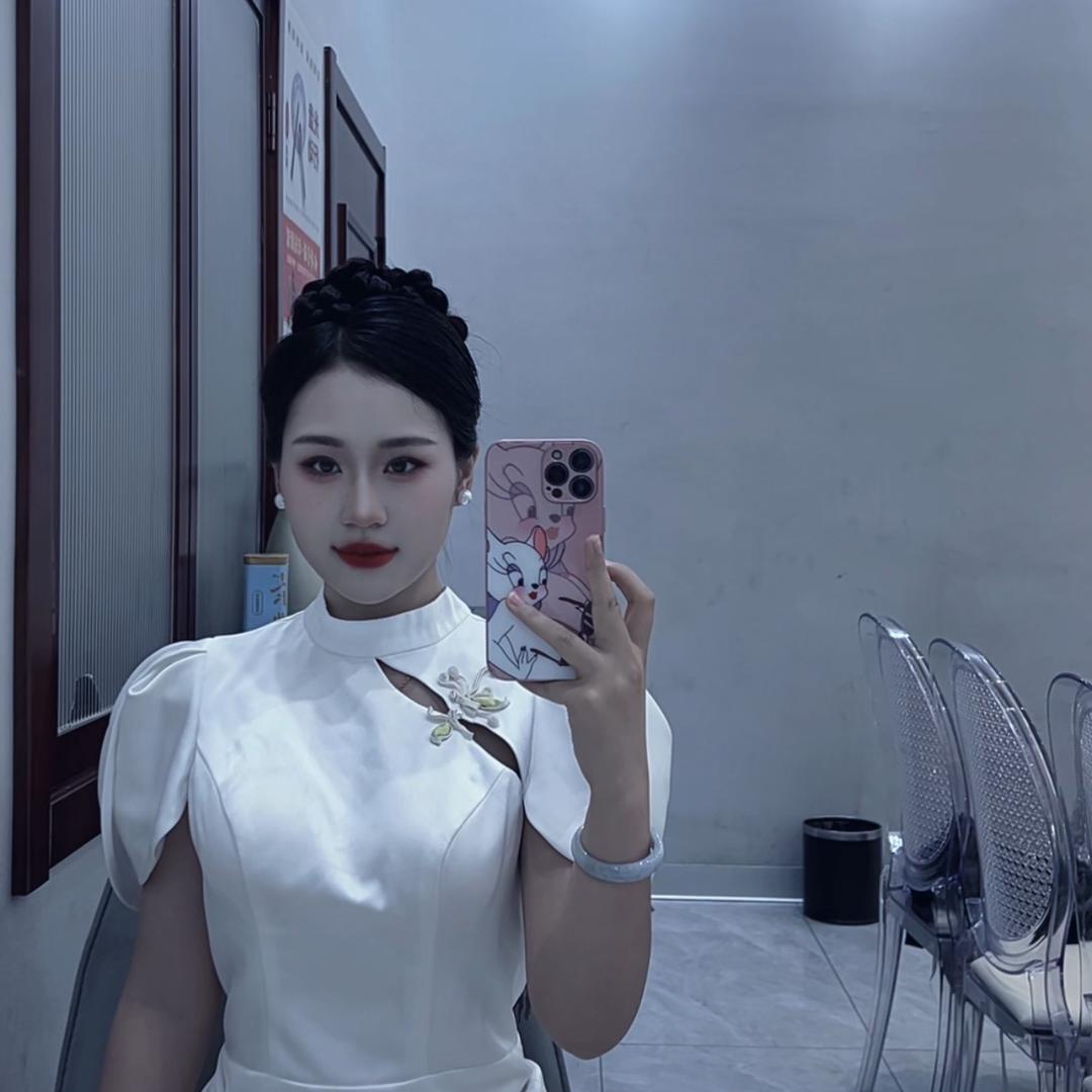 @主持人李 泽
