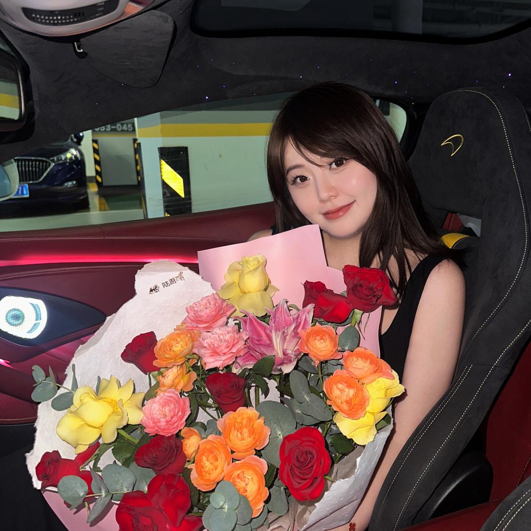 Rainie 然然