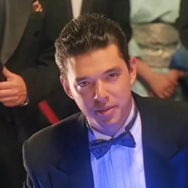 给我擦皮鞋笑而歌