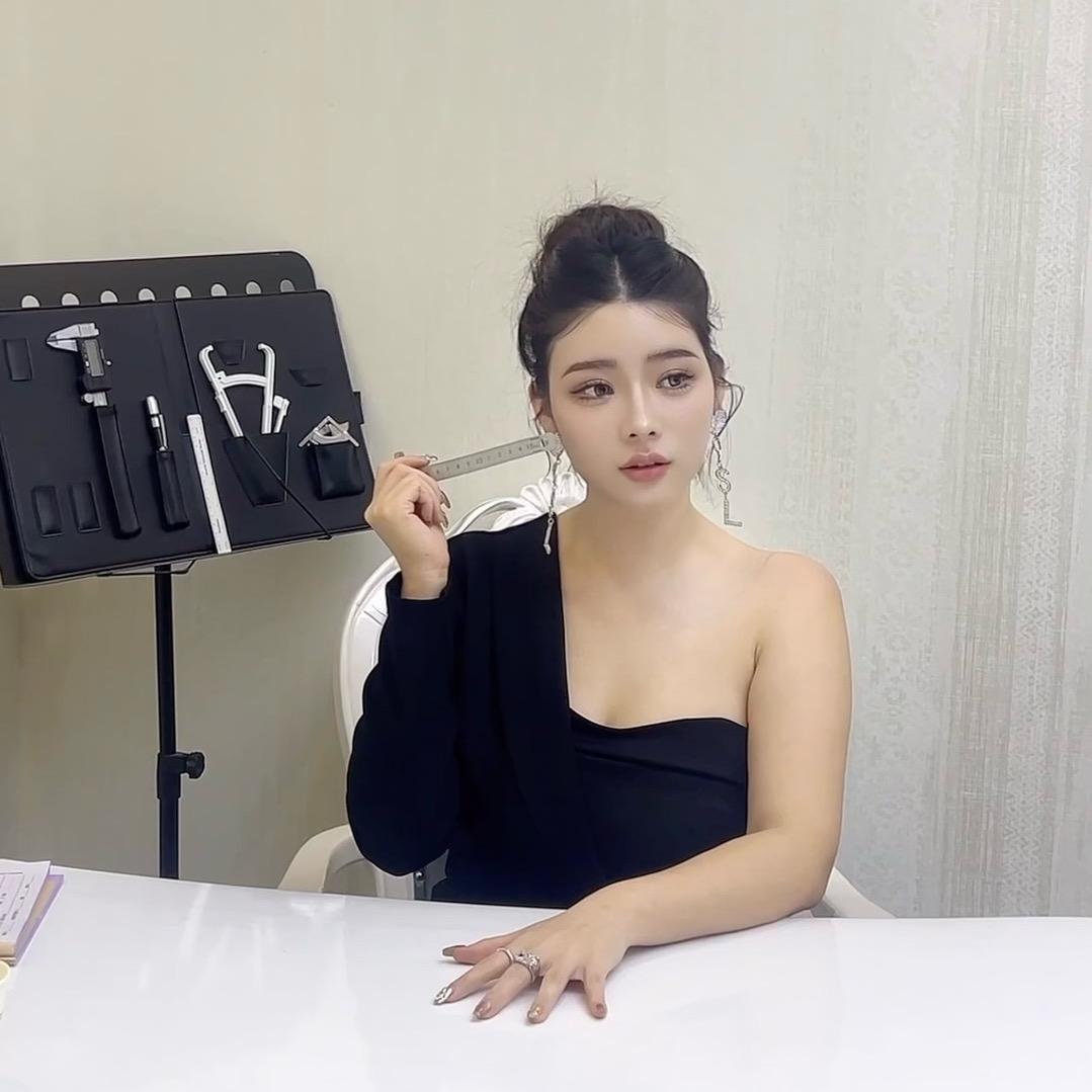 艾莉捏脸版