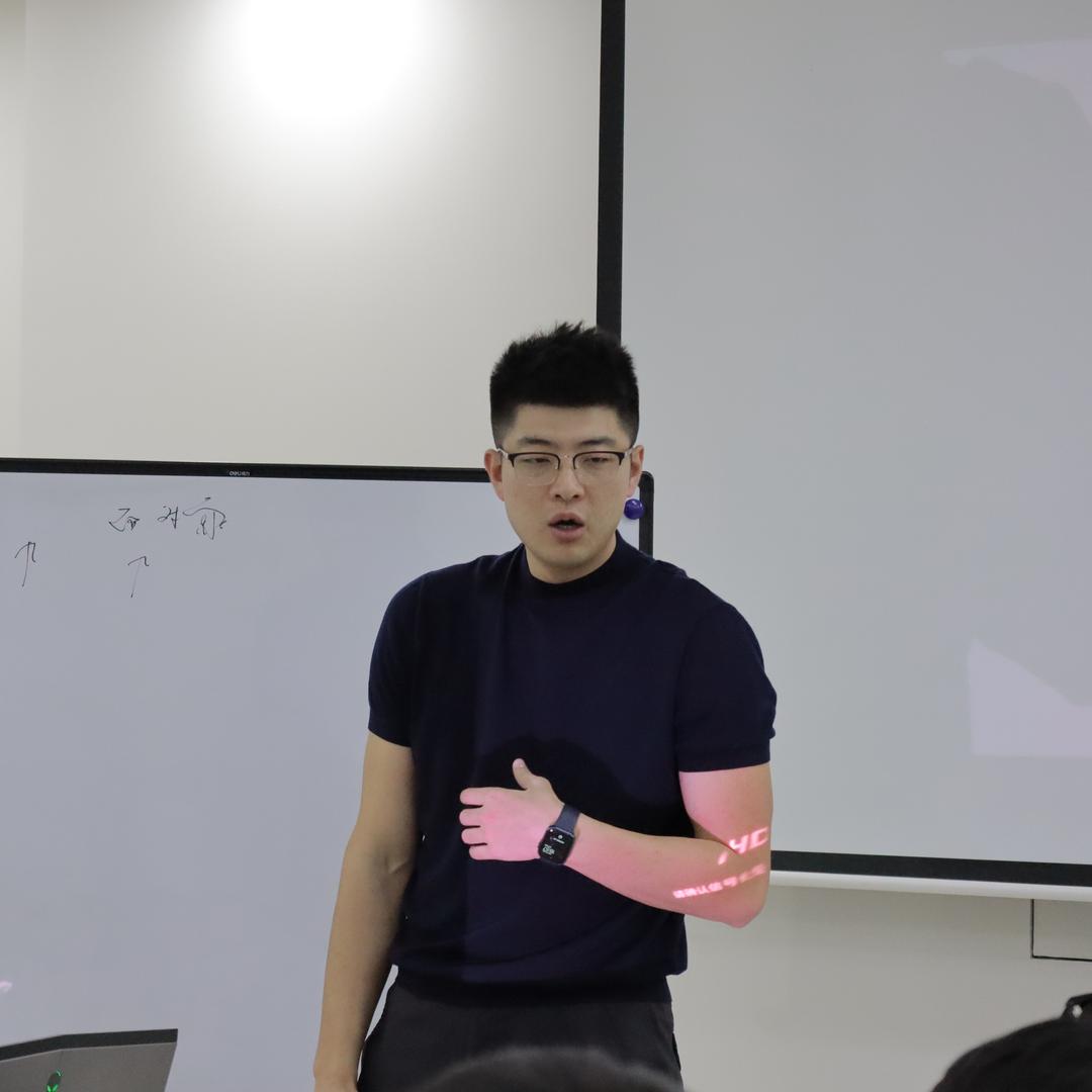 李先生车抵