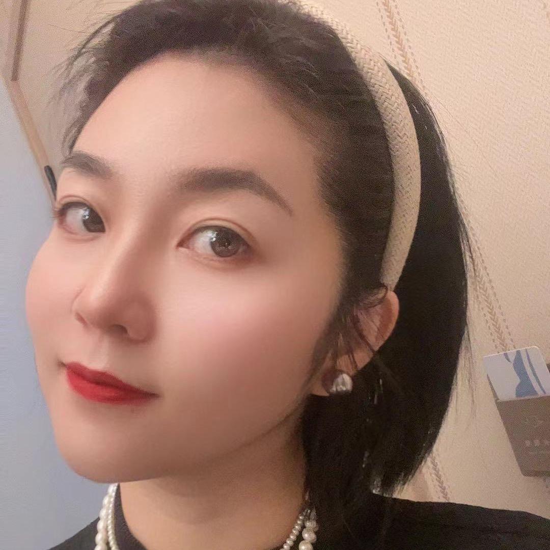 向着太阳花的妞