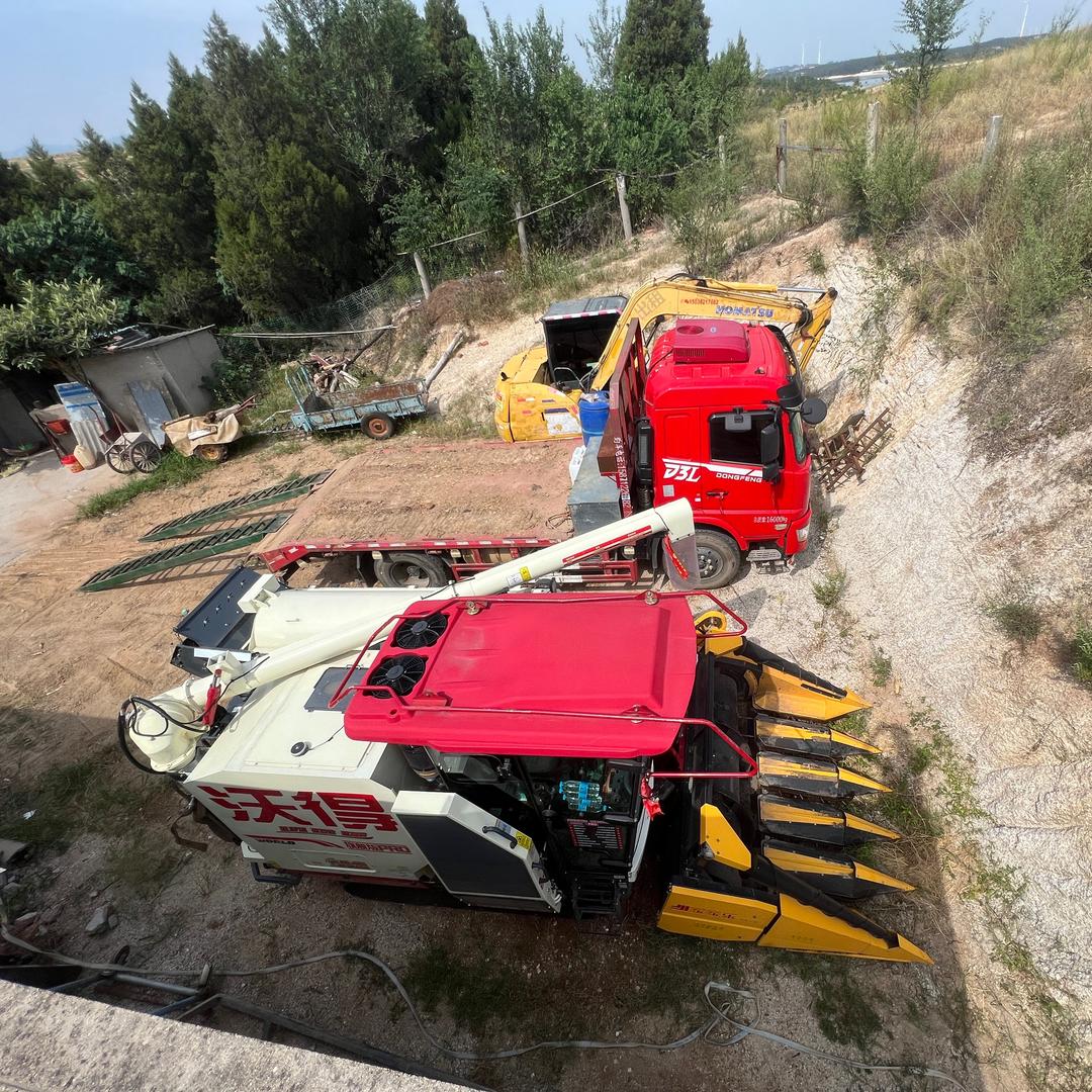 八里冲小石挖机，拖车，专业破碎锤  三轮