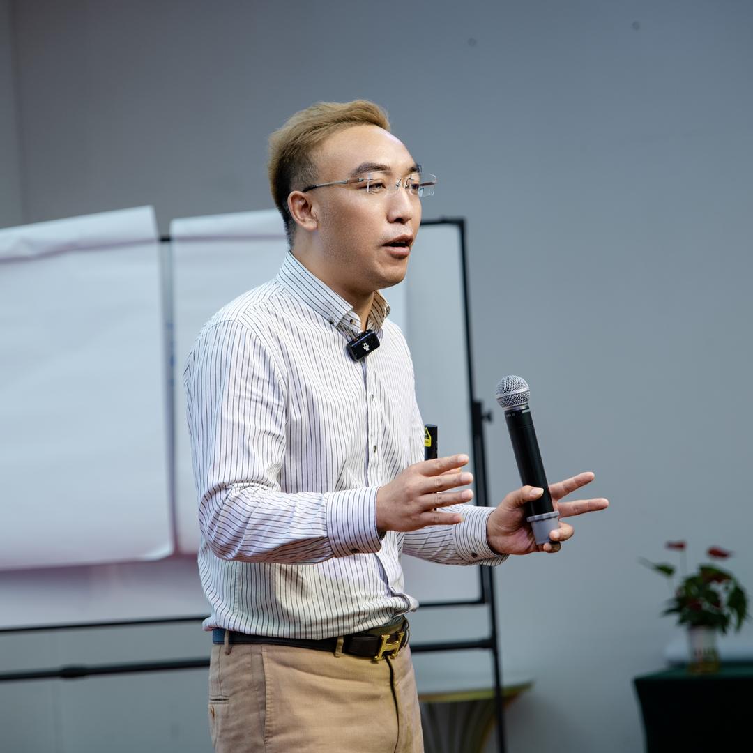 李英灿商业服务