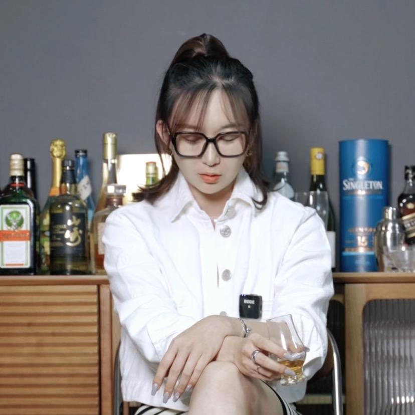 雕姐提一杯