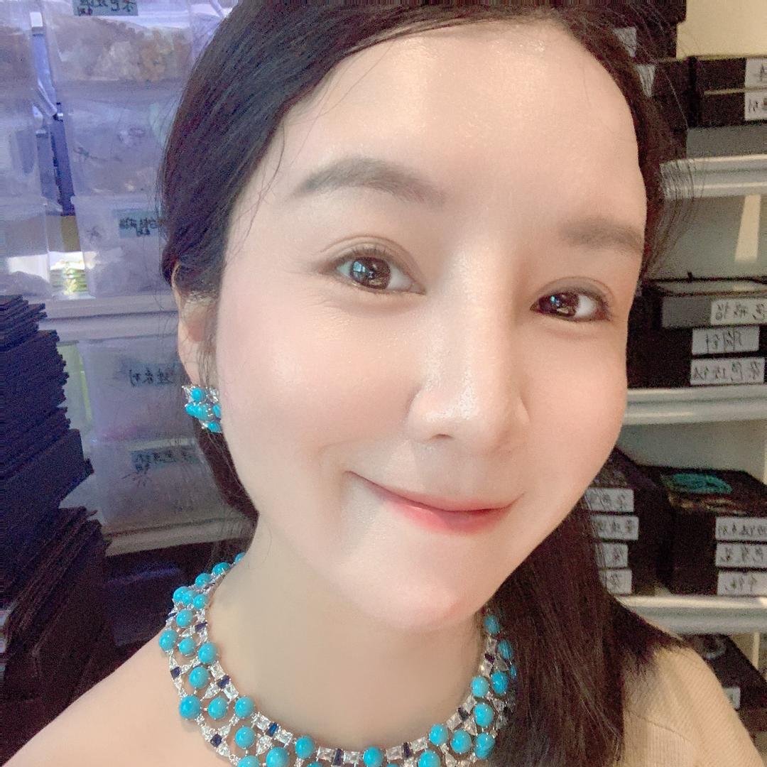 水贝小胡静