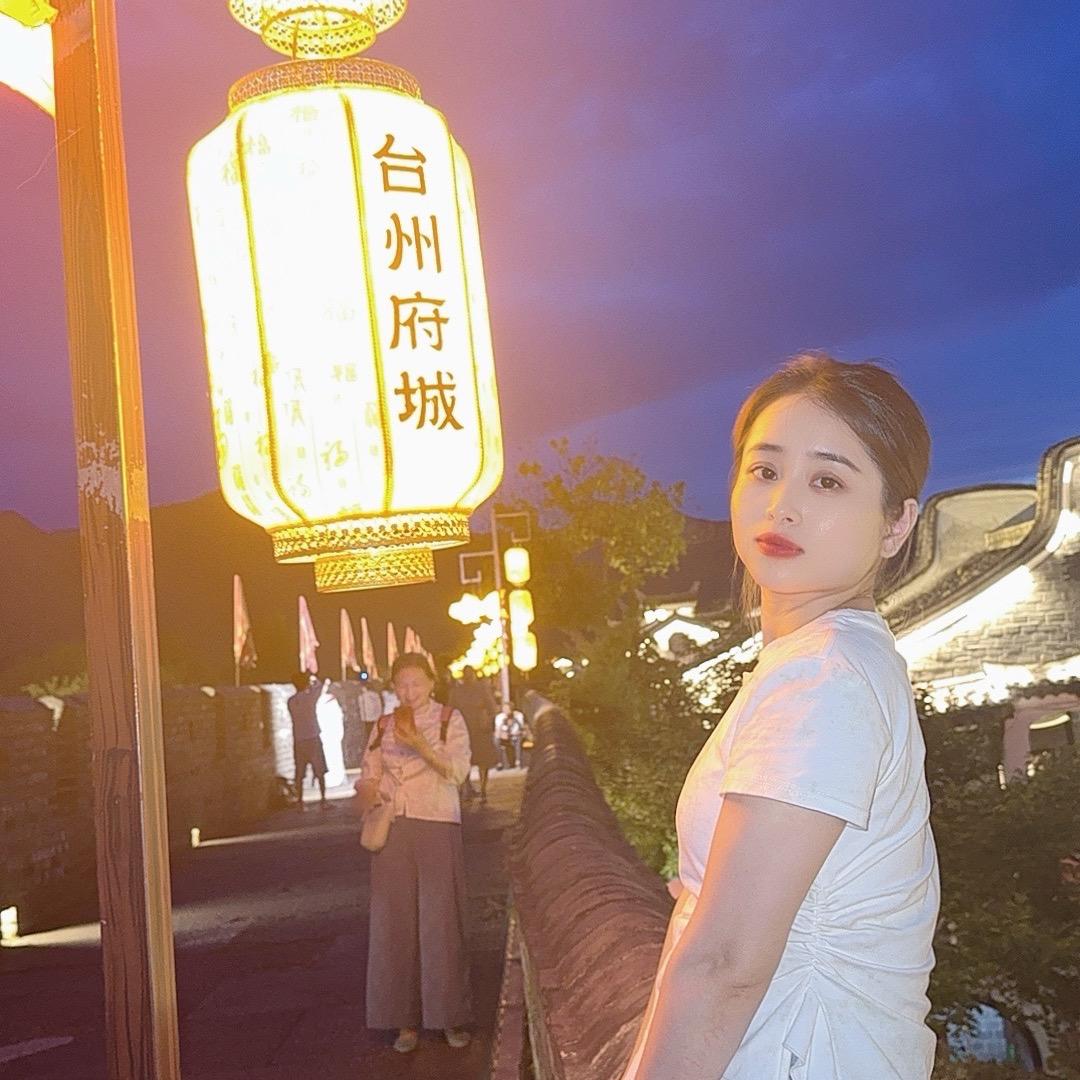 饱饱有点饿
