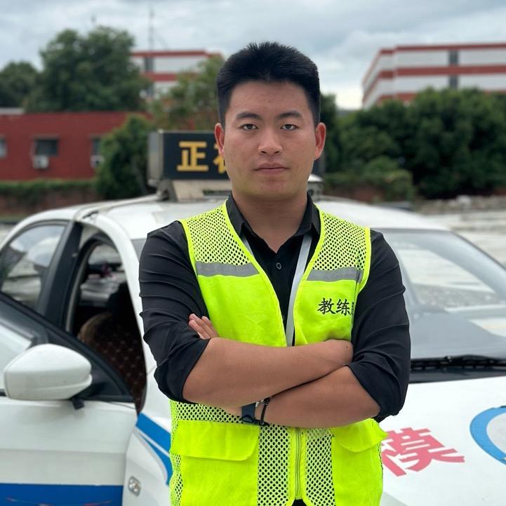 川跃驾校王教练