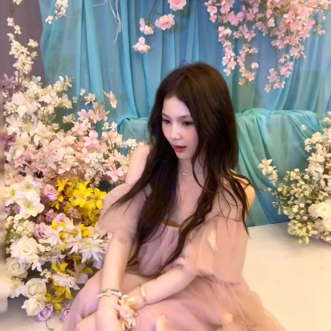 周依依