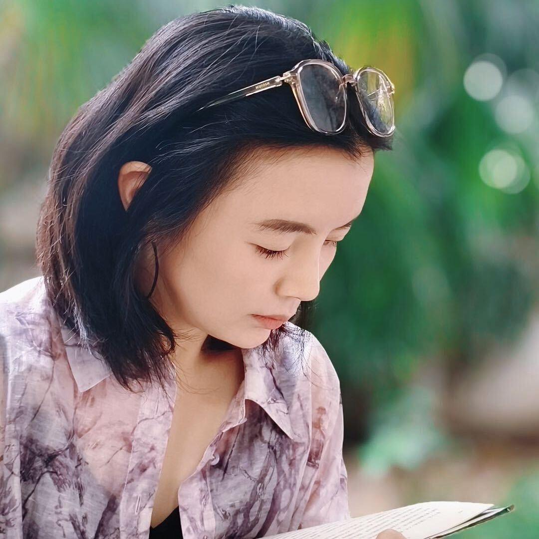 李静很努力