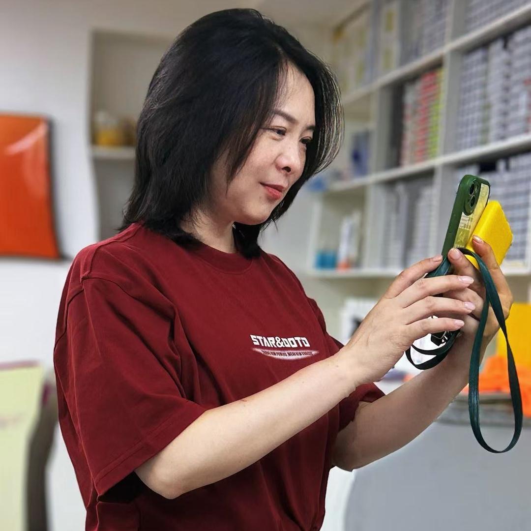 沈巷街转角鞋包店