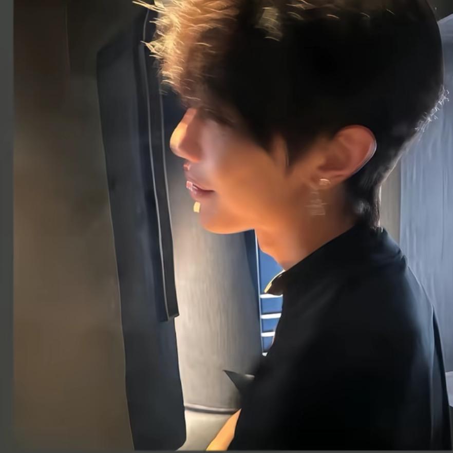 伦🌧️