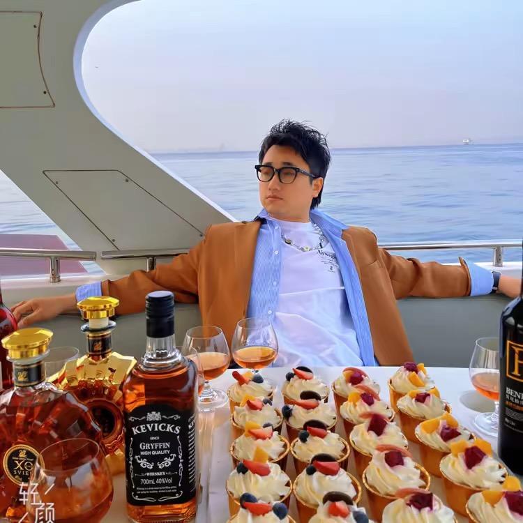 盖州烫发：王忱