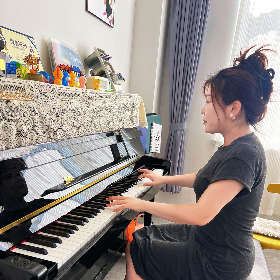 教🎹的胡胡老师