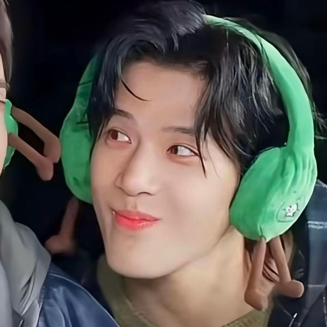 月亮午睡了🌕.