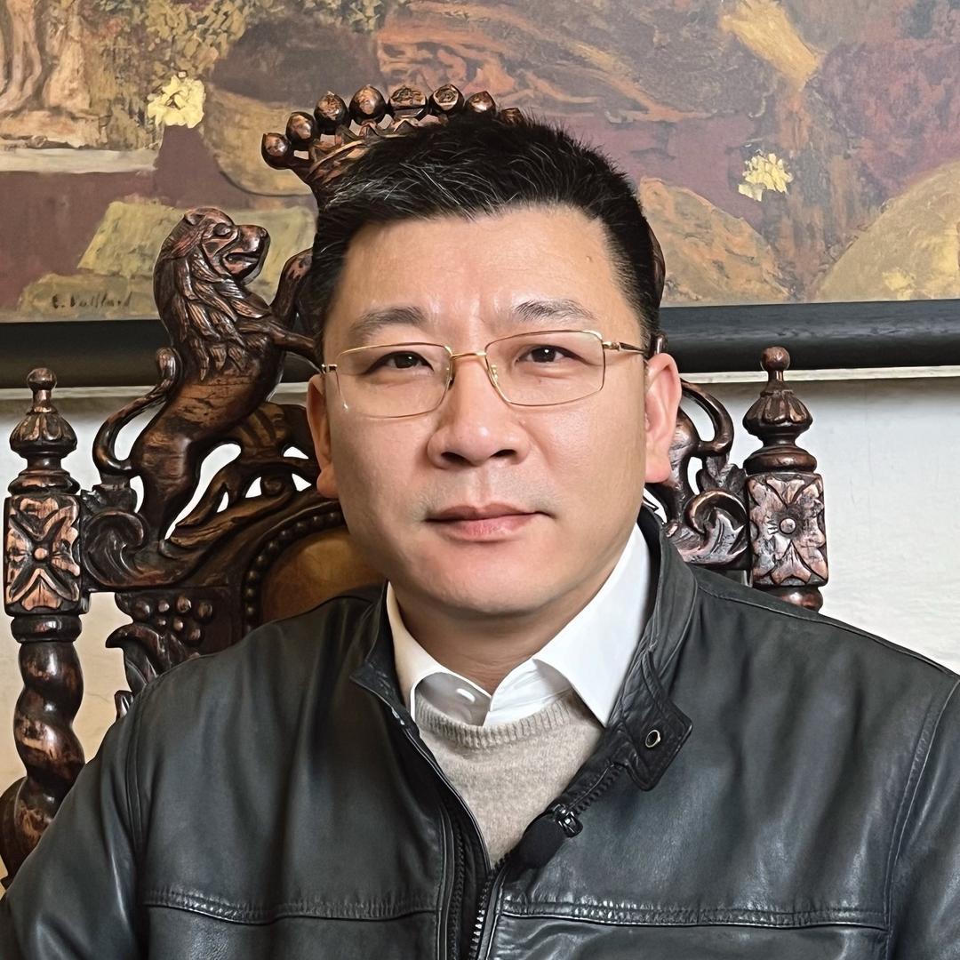 邹群校长