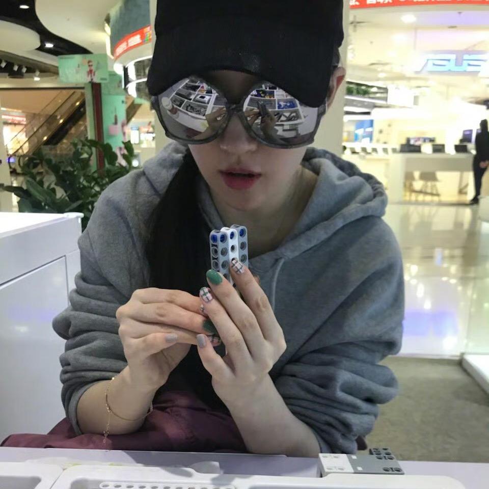 爱吃火锅的小粥