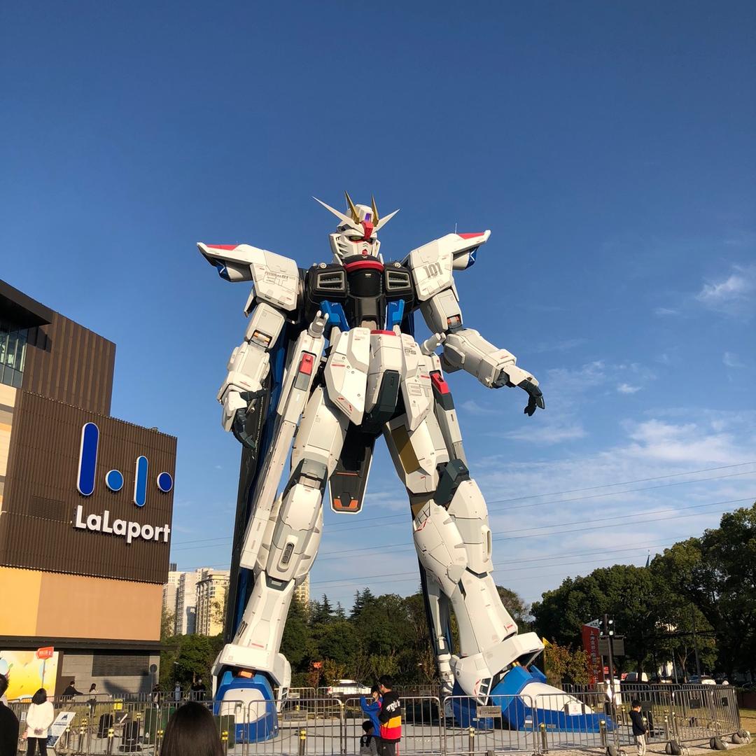 八月