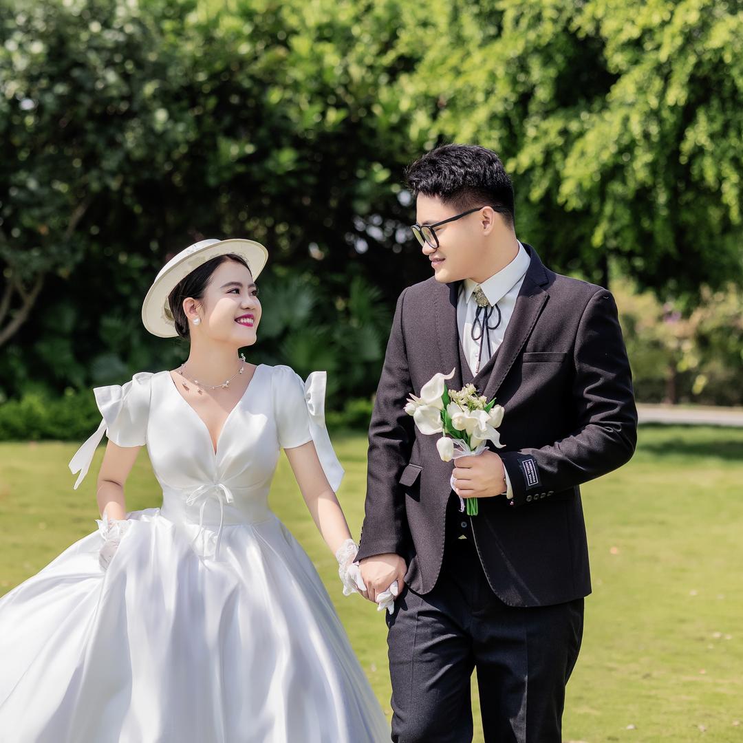 喜欢宠物的辉仔~