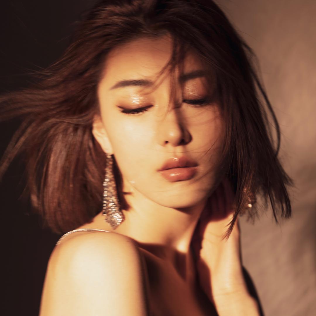 丁一.