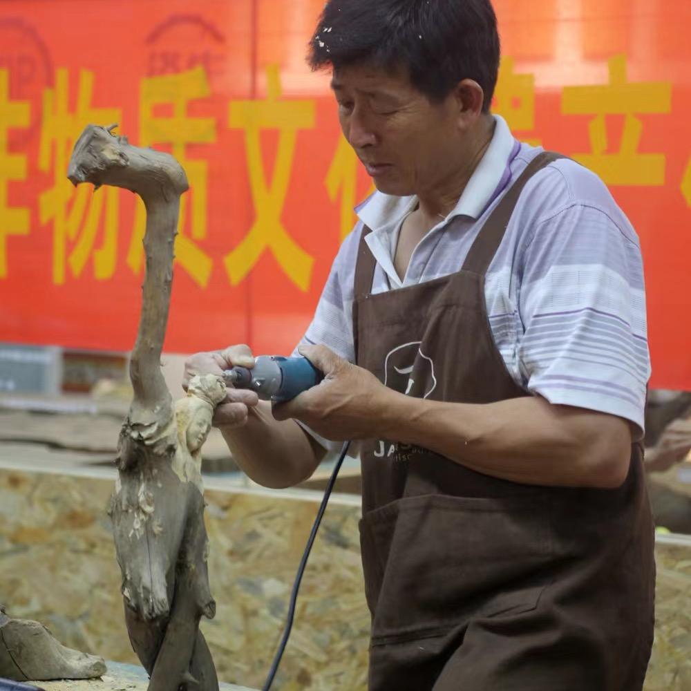 于凤宝根雕