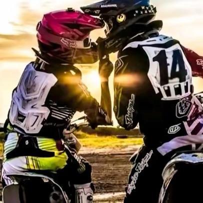 他叫𝓼𝓱𝓪𝓷𝓳𝓲．📿