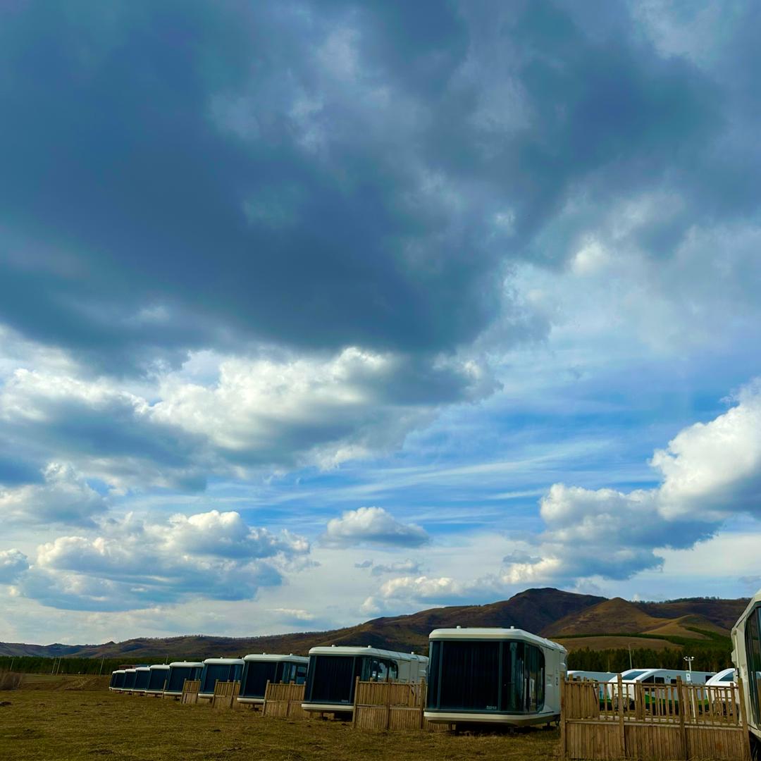 乌兰布统·星空舱房车