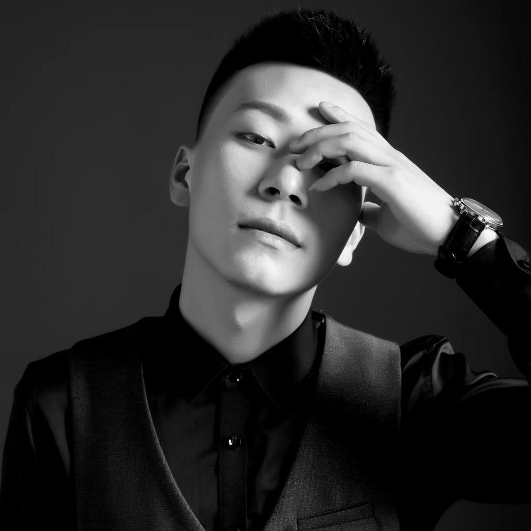 ℡ _ 你的哲哥哥 🍂