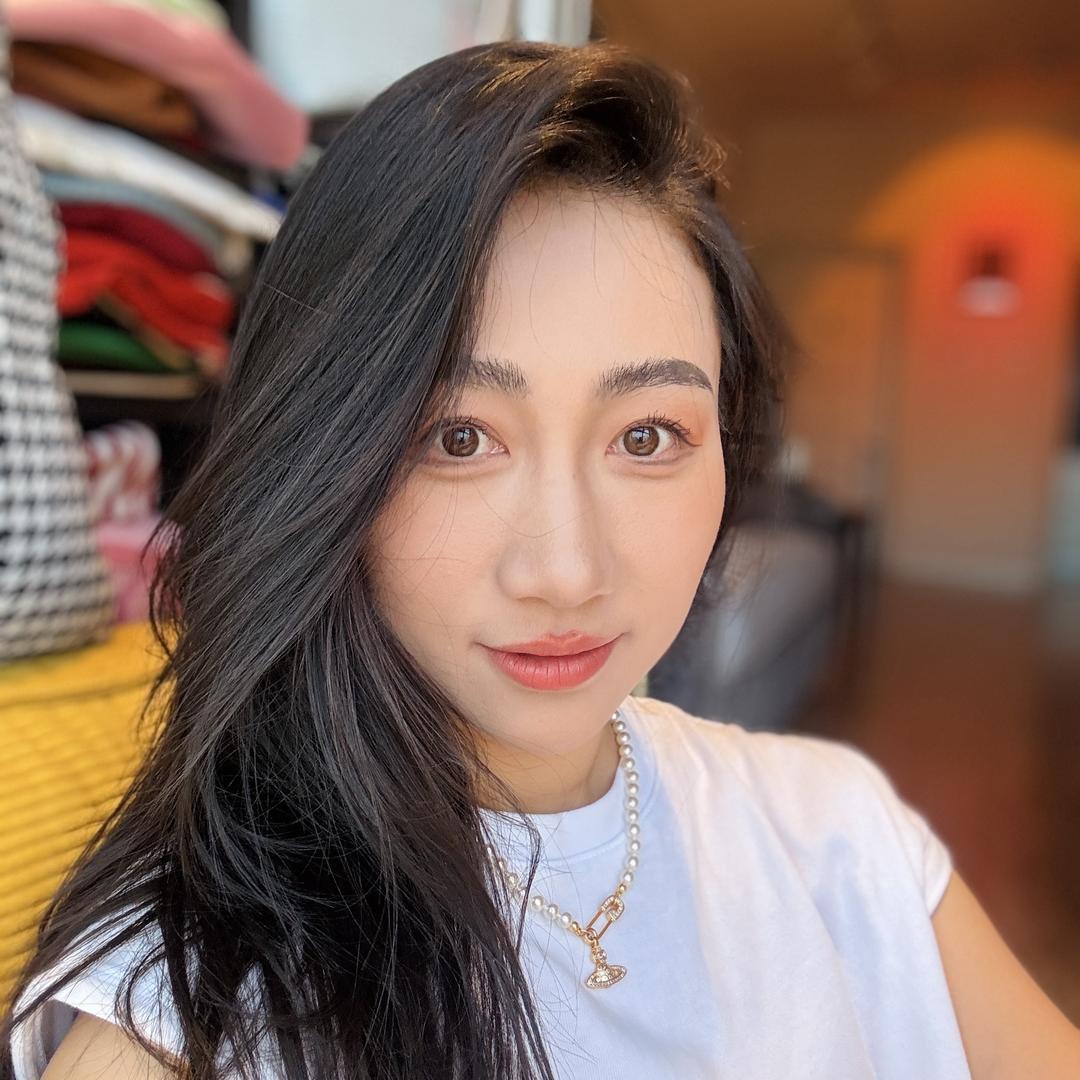 莫莫爱吃草