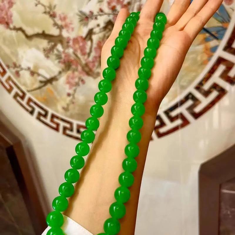 漂亮翡翠珠宝店